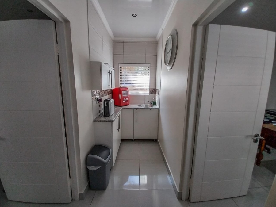 5 Bedroom Property for Sale in Meerhof North West